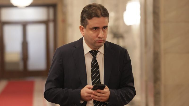 Масова евакуация в Дубай след ракетни удари с гъст трафик, дим над града и засилени мерки за сигурност