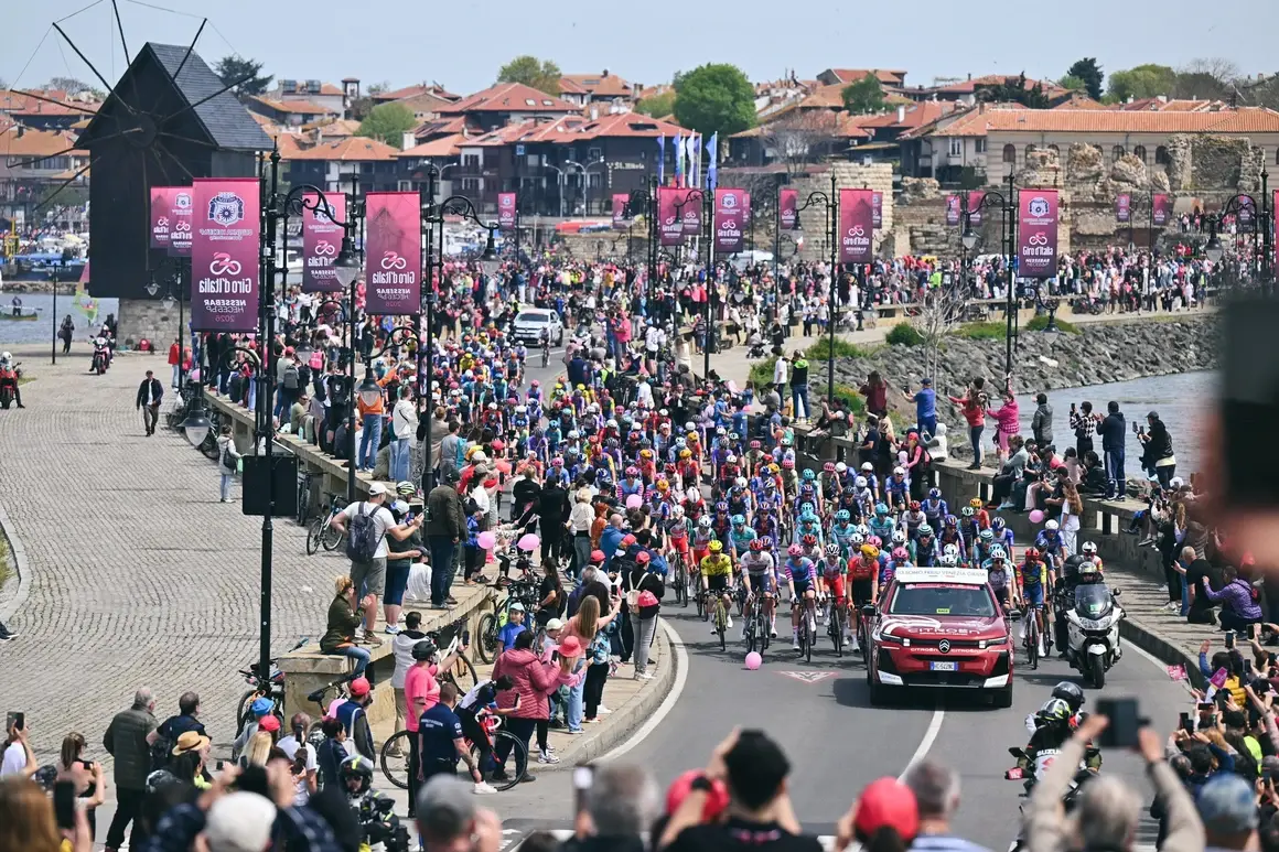 Международното колоездачно състезание Giro d’Italia преминава през България на фона на спор за ефекта върху туризма